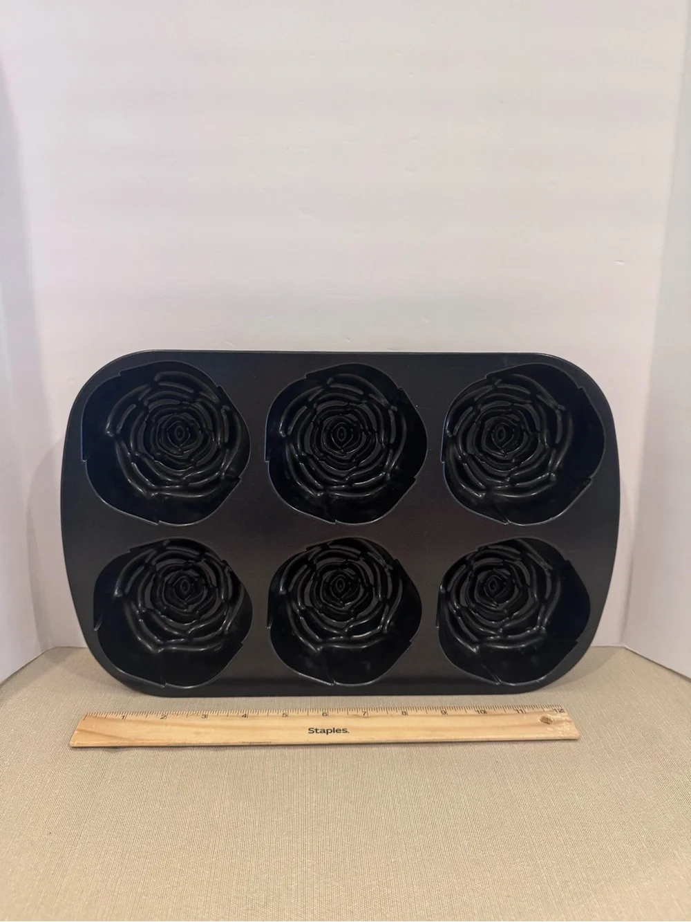 Nordic Ware Rose Bud Pan 6 Cup Cast Aluminum Non-Stick Floral Cake Mold Grey USA